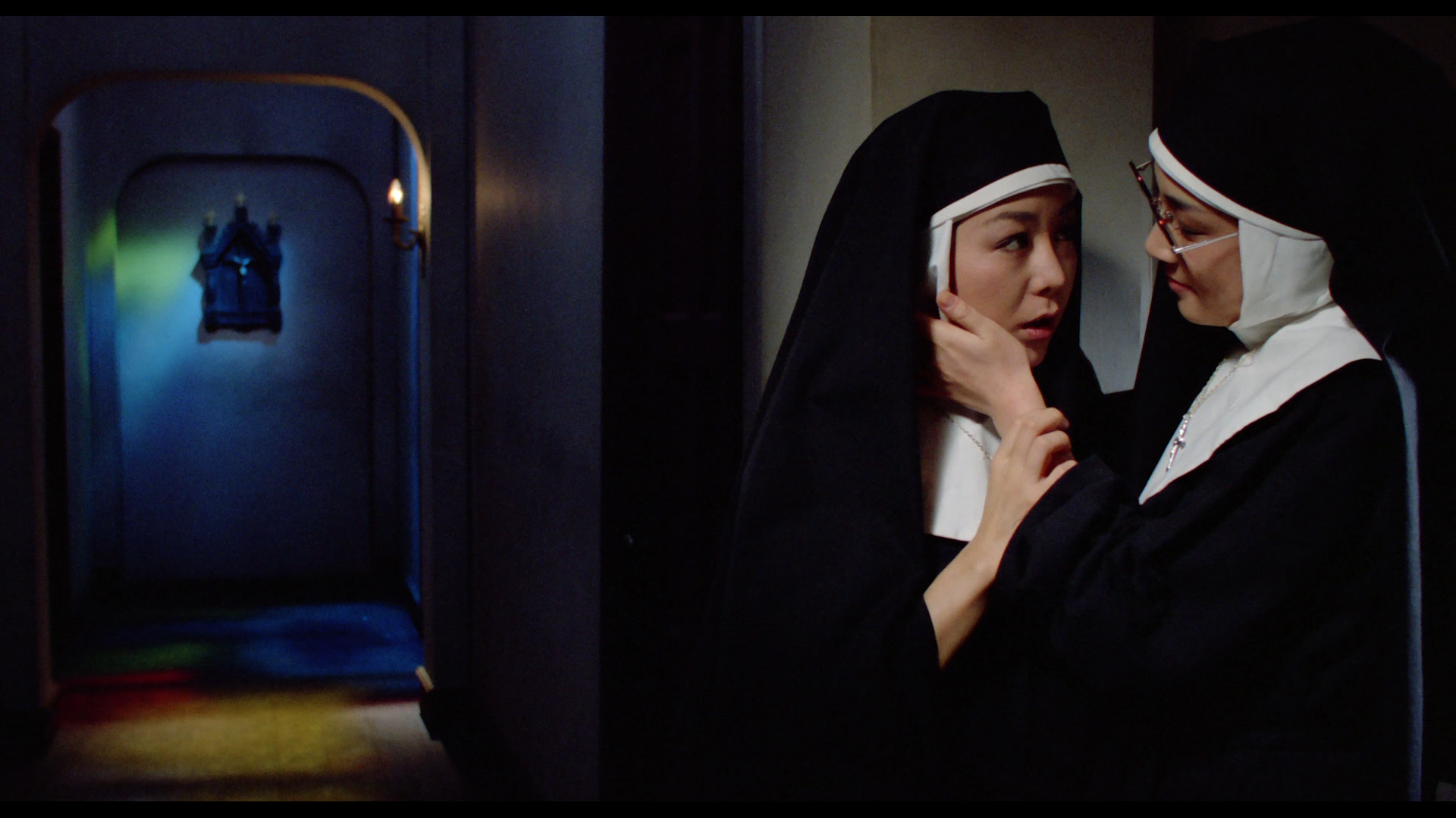 NONNES DANS L'ENFER DES CORDES – LE CHAT QUI FUME